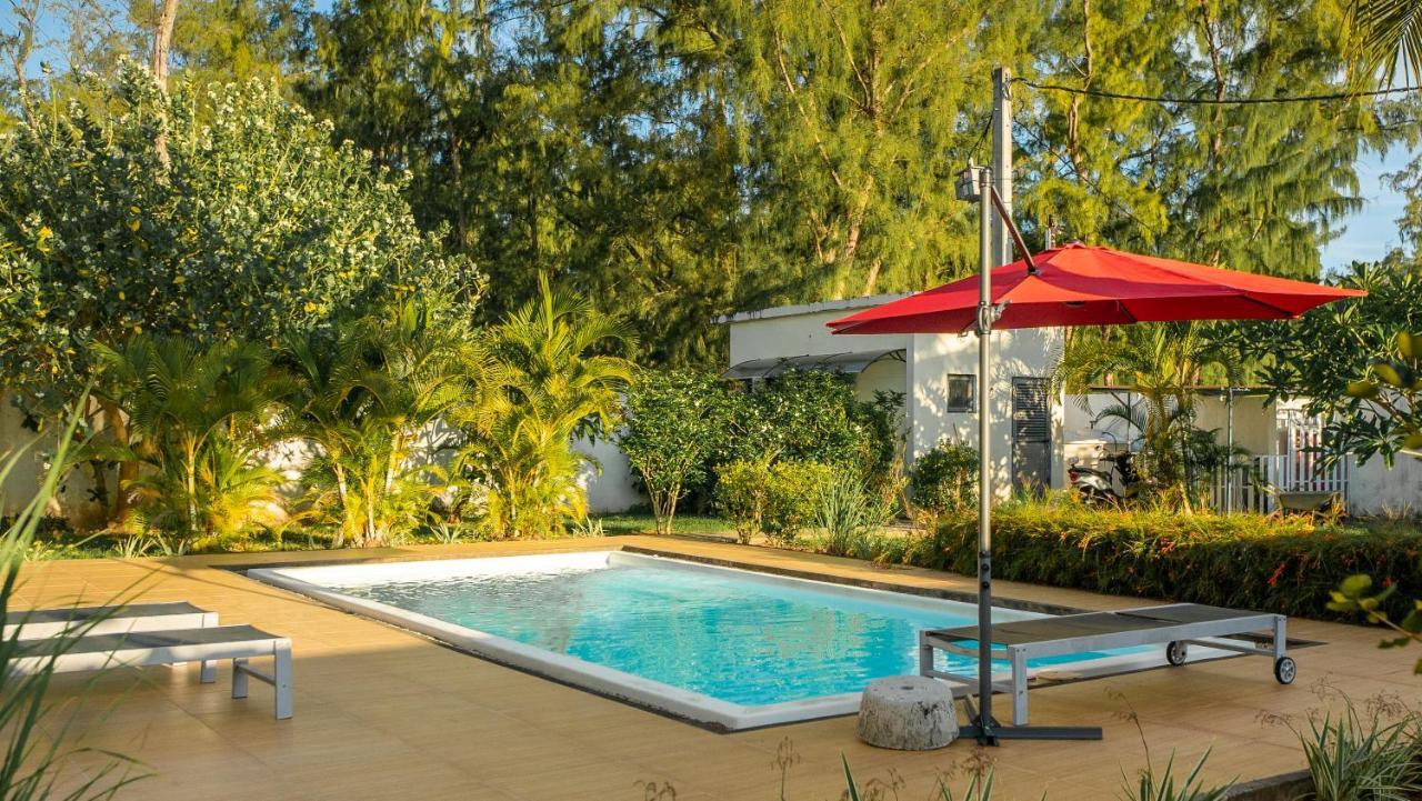 Villa Angelou - Sunlit Beach Getaway With Pool And Wifi Belle Mare Exterior photo