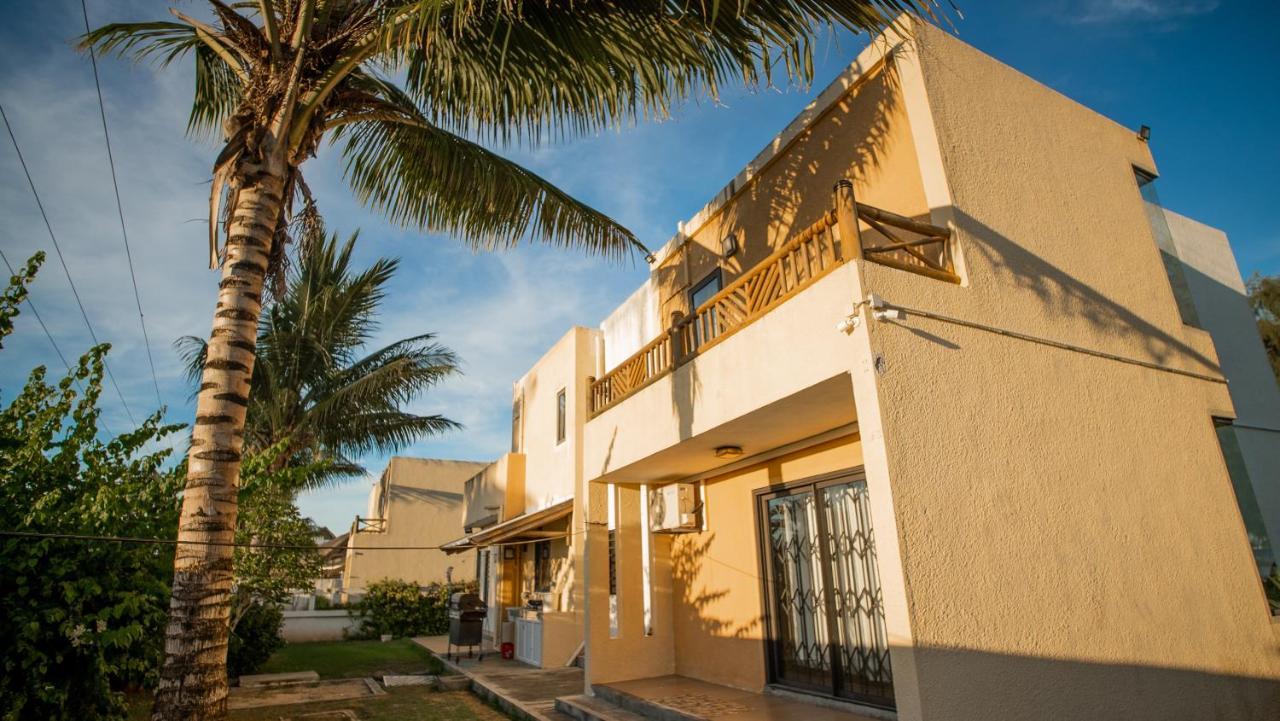 Villa Angelou - Sunlit Beach Getaway With Pool And Wifi Belle Mare Exterior photo