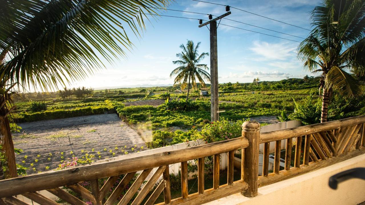 Villa Angelou - Sunlit Beach Getaway With Pool And Wifi Belle Mare Exterior photo