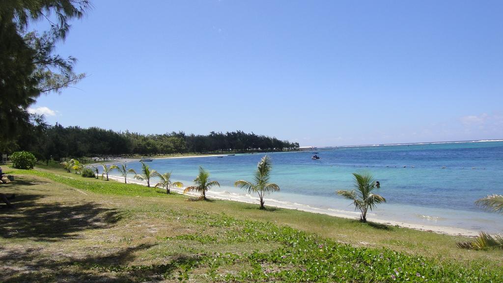 Villa Angelou - Sunlit Beach Getaway With Pool And Wifi Belle Mare Exterior photo